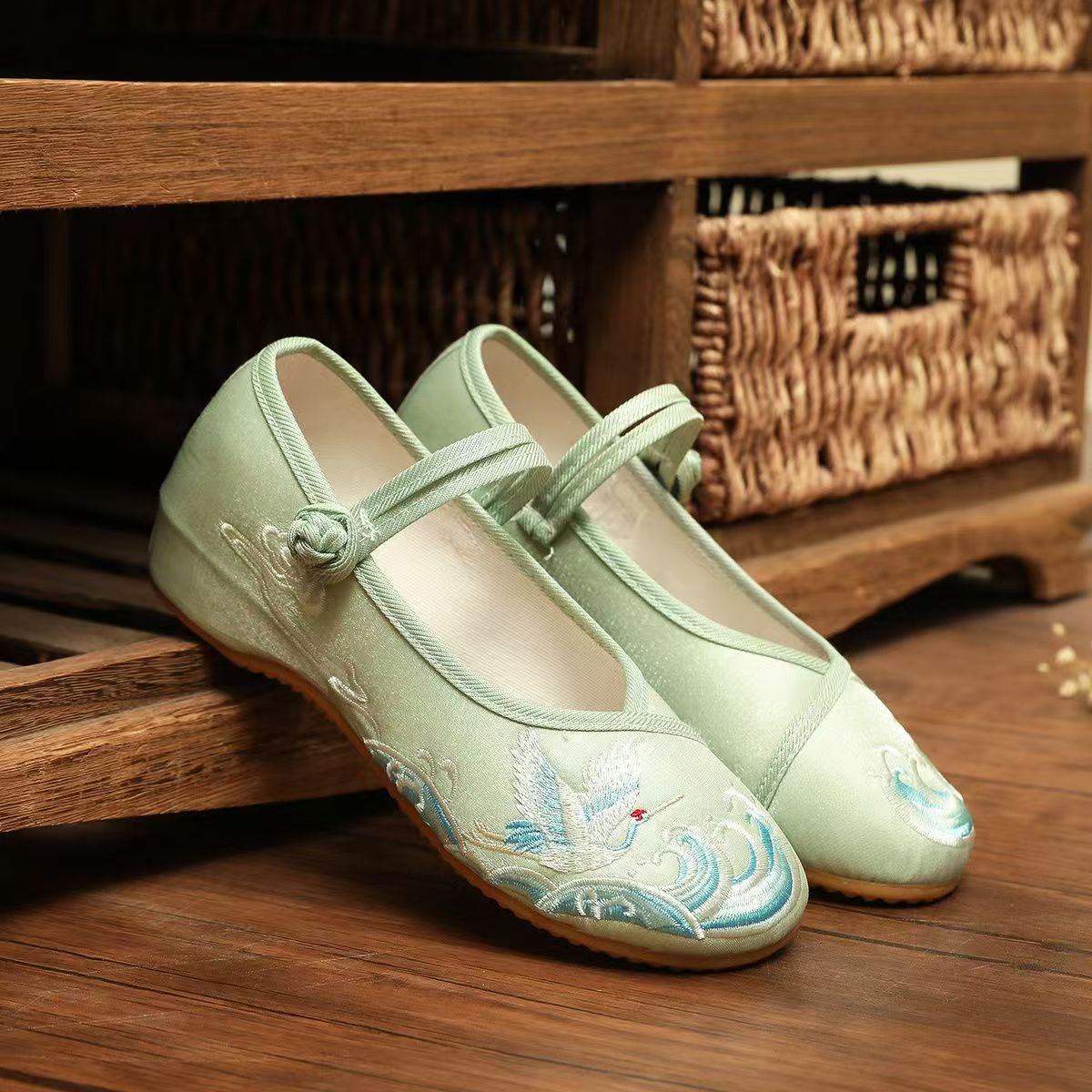Sepatu Bordir Sutra Sol Datar  - Ethnic Chic Fashion ulasan dan harga