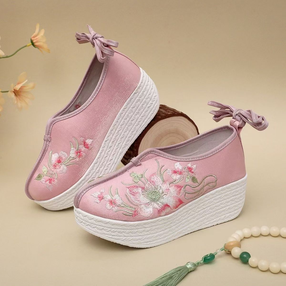 Sepatu Wanita Gaya Etnik Wedge - Ethnic Fabric ulasan dan harga